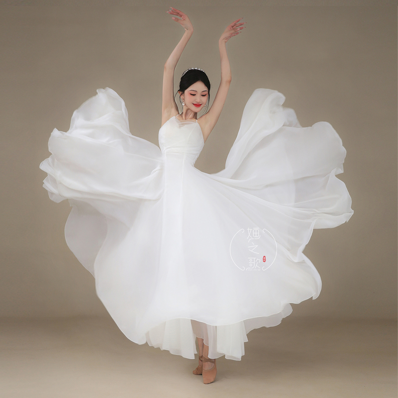 White Feather Waltz Song by Han Hua: White Spaghetti Strap Dress That Slims the Figure and Exudes Elegant Temperament, 720-Degree Ancient Style Fairy-Like Flowing Skirt White Feather Waltz Song by Han Hua: White Spaghetti Strap Dress That Slims the Figure and Exudes Elegant Temperament, 720-Degree Ancient Style Fairy-Like Flowing Skirt