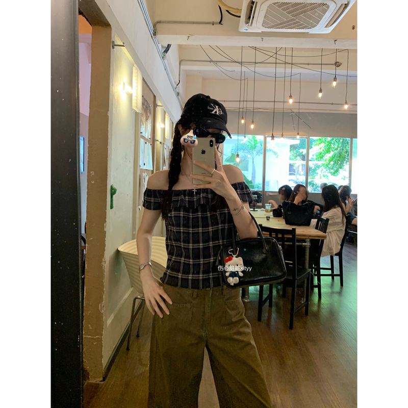 Undefined Wrinkled Cotton Plaid One-Shoulder Top with Pleats and Multiple Ways to Wear It Undefined Wrinkled Cotton Plaid One-Shoulder Top with Pleats and Multiple Ways to Wear It