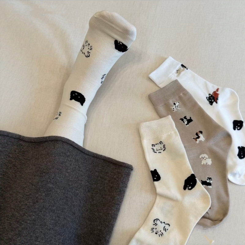 Autumn Is Here~ the Lazy Little Cat Is so Cute! Cute Boneless Socks for Women, Soft Cartoon Print Mid-Calf Socks Autumn Is Here~ the Lazy Little Cat Is so Cute! Cute Boneless Socks for Women, Soft Cartoon Print Mid-Calf Socks