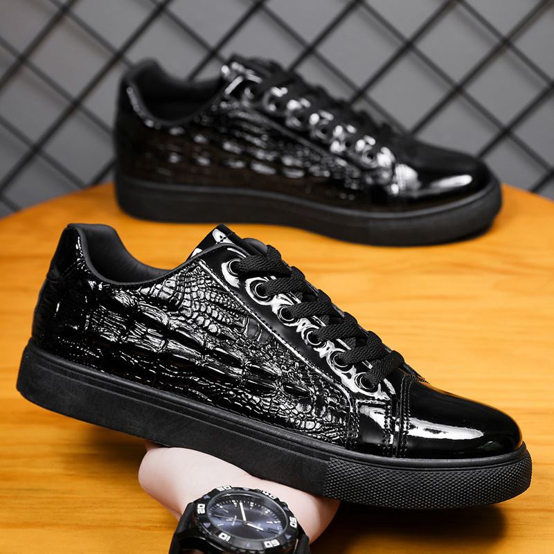 Summer Men's Casual Shoes, Versatile Sneakers with Crocodile Pattern Leather Surface, Low-Top Glossy Pure Black Sneakers for Men