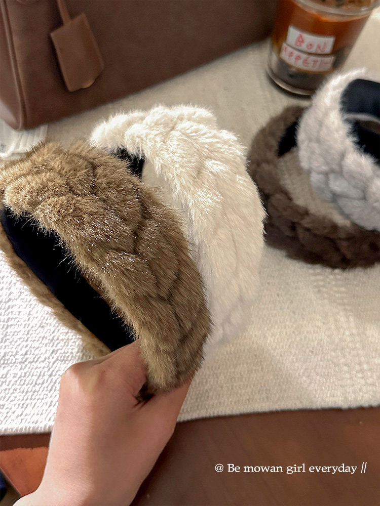 Autumn and Winter Atmosphere Plush Wide-Brimmed Headband for Women 2025 New Style Daily Wear Hair Band High-End Versatile Headband