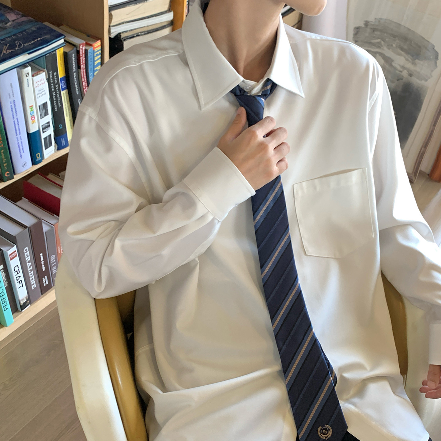 为什么选择小白色胸口巾？2026年的正装搭配趋势解读