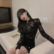 Bottoming shirt with buckle {showing black womens inner see-through slim-fitting high-end long-sleeved lace shirt with retro feel for autumn and winter