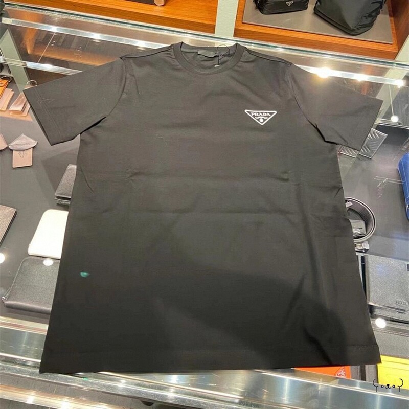 Prada/Prada New Classic Short-Sleeved T-Shirt with Inverted Triangle Letter Logo Print on the Chest for Women and Men