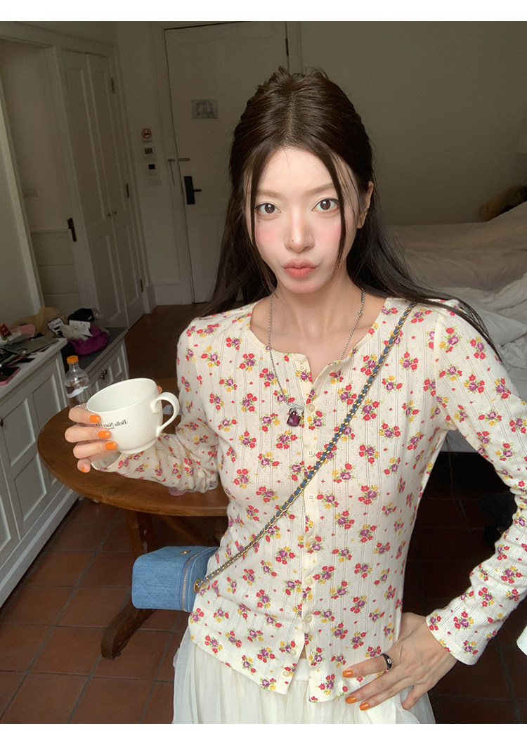 牙套大汪【春日野莓】ажурная кардиган с фактурной поверхностью, круглым вырезом и цветочным принтом на пуговицах