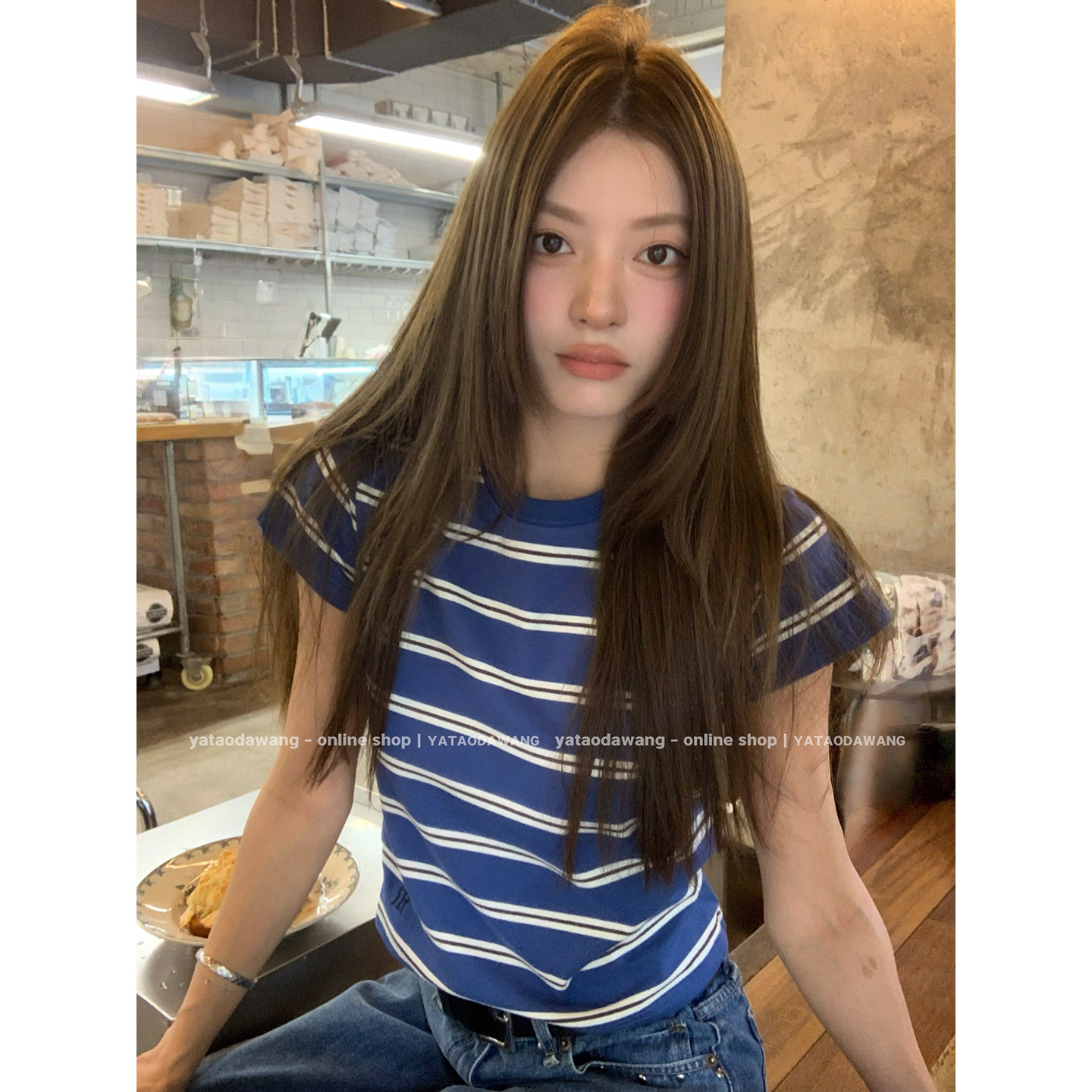 牙套大汪 【Синяя морская душа】 Женская футболка 2025 лето новая стильная простая прямоплечая короткий рукав