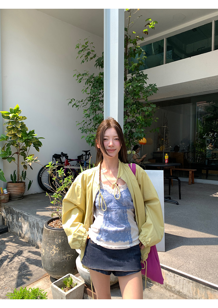 Французский кружевной топ на бретелях с контрастной отделкой