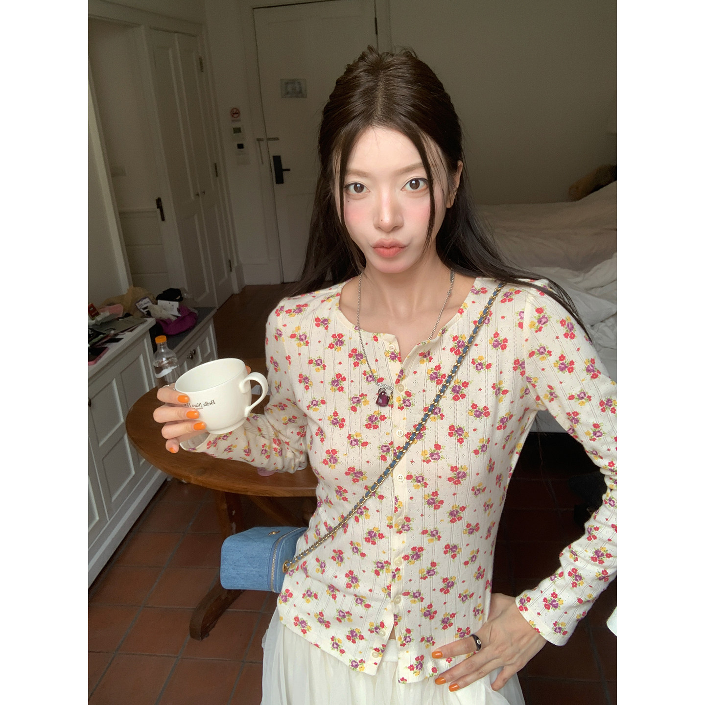 牙套大汪【春日野莓】ажурная кардиган с фактурной поверхностью, круглым вырезом и цветочным принтом на пуговицах