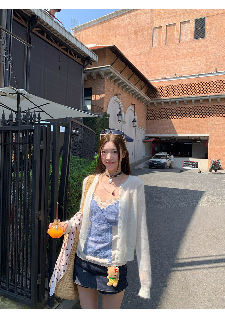 Французский кружевной топ на бретелях с контрастной отделкой