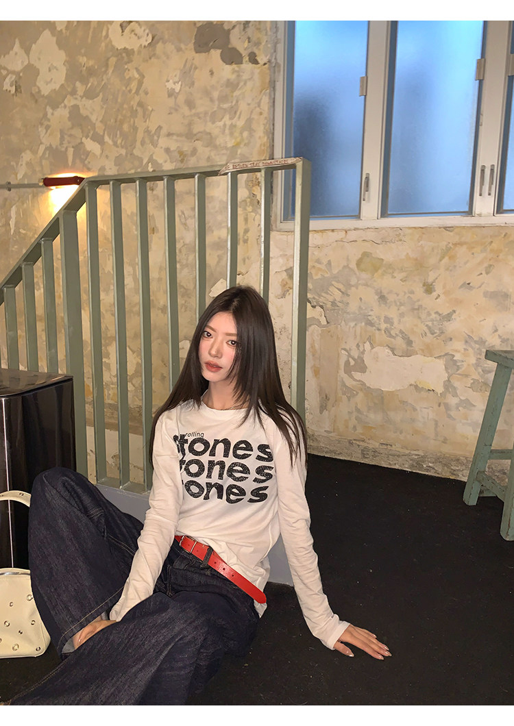 牙套大汪 【周末画报】 лонгслив с буквенным принтом в ленивом стиле, полупрозрачный трикотаж