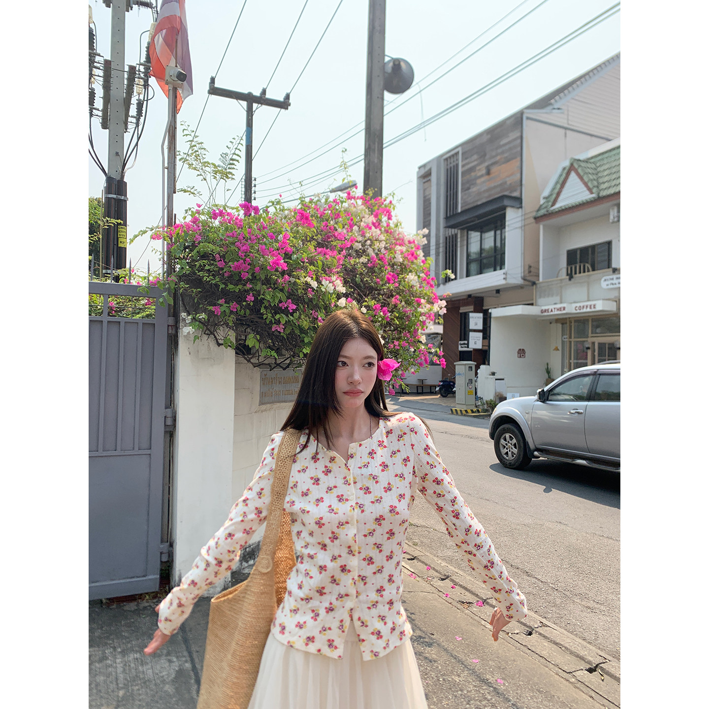 牙套大汪【春日野莓】ажурная кардиган с фактурной поверхностью, круглым вырезом и цветочным принтом на пуговицах