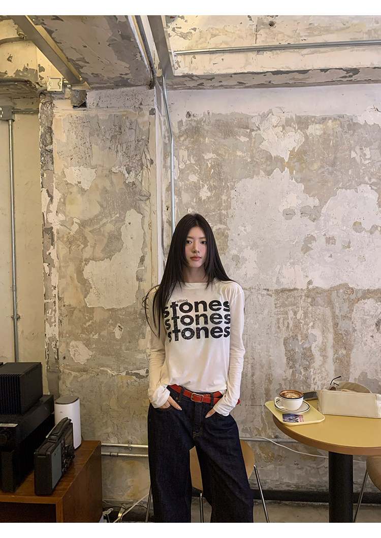 牙套大汪 【周末画报】 лонгслив с буквенным принтом в ленивом стиле, полупрозрачный трикотаж