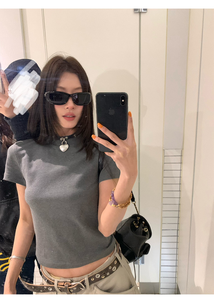 牙套大汪 минималистичная базовая футболка с коротким рукавом и прямыми плечами