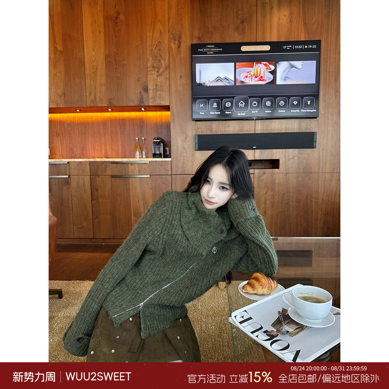 Wu Tai Tian Retro Lazy Style Large Lapel Diagonal Zipper Knit Sweater for Women, Autumn Slimming and Warm Turtleneck Sweater Wu Tai Tian Retro Lazy Style Large Lapel Diagonal Zipper Knit Sweater for Women, Autumn Slimming and Warm Turtleneck Sweater