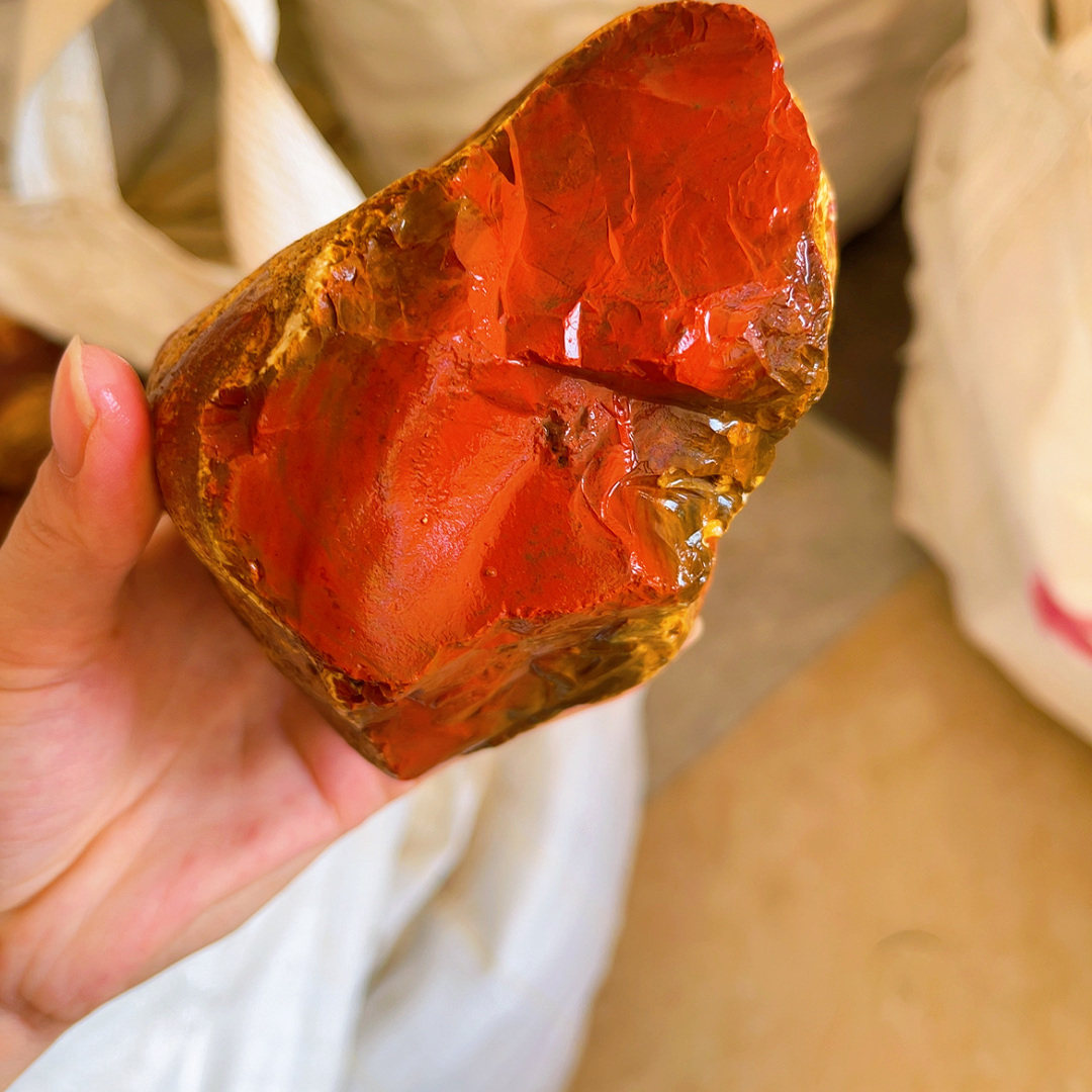 天然翡翠、インドネシア産流星赤羽瑪瑙原石、戦国時代の赤浮花鶏血石ブレスレット装飾品の原材料