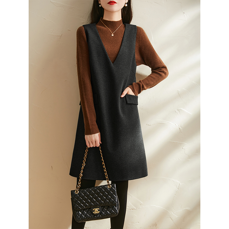Minimalist Style Sleeveless Vest Dress, Woolen Fabric, Slimming and Elegant V-Neck Vest Dress Minimalist Style Sleeveless Vest Dress, Woolen Fabric, Slimming and Elegant V-Neck Vest Dress