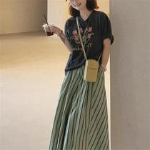 Summer clothes are paired with a complete set of summer dopamine cold wind and salt style age-reducing wear with a green skirt two-piece suit