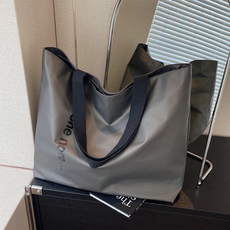 Large-Capacity Single-Shoulder Commuter Tote Bag for Women 2026 New Waterproof Fabric Lightweight Handbag Fitness Storage Bag