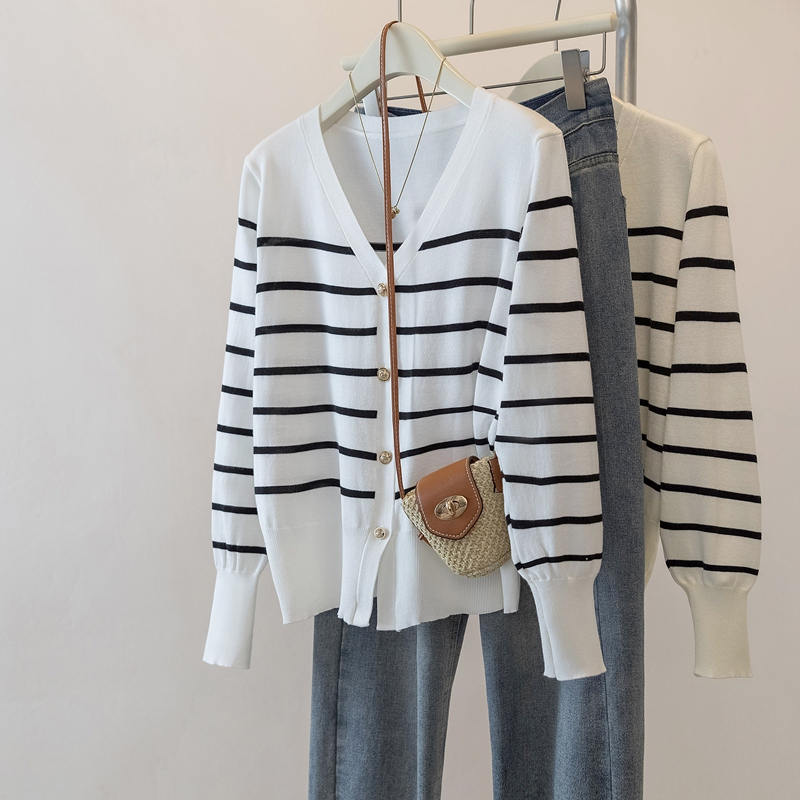 French Black and White Stripesd V-Neck Knitted Cardigan for Women in Autumn and Winter, High-End, Lazy and Slimming Look, Long-Sleeved Sweater Jacket Top