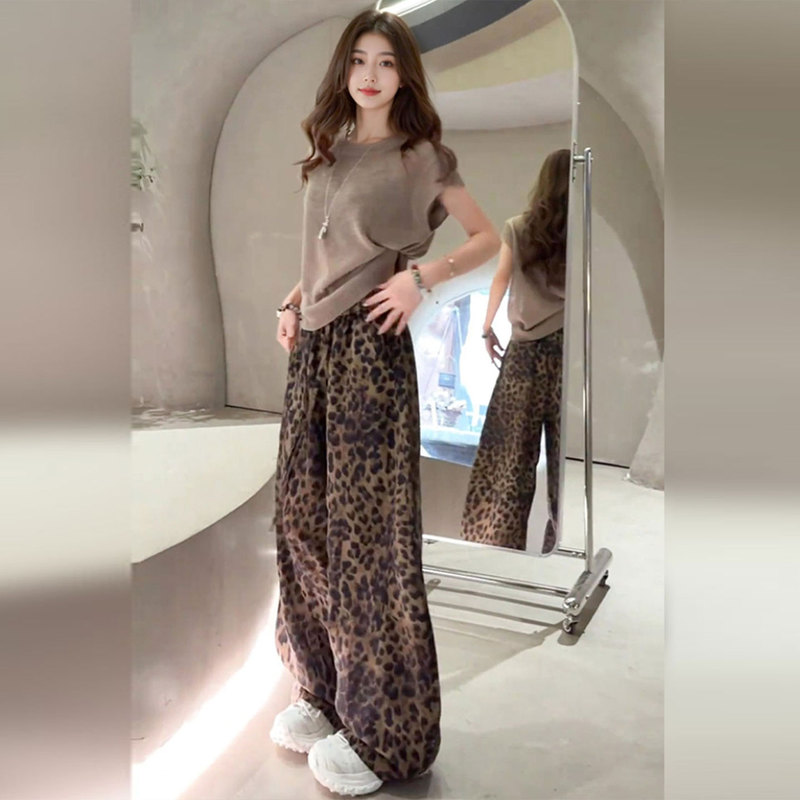 American Fashion Design Style, New Simple Loose-Fitting Slimming Knit Sweater + Unique Versatile Leopard Print Casual Pants Set