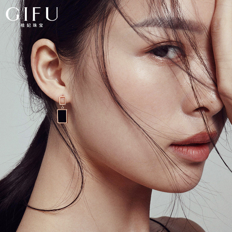 High-grade sense of ear needles women's square sterling silver black drop earrings earrings 202021 new fashion retro port wind Hepburn