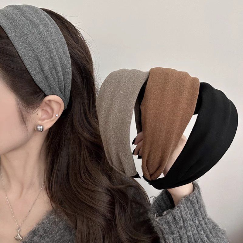 Wide-brimmed velvet headband for women, 2026 new style, hair clip, high-end, fashionable and stylish headband hair accessory.