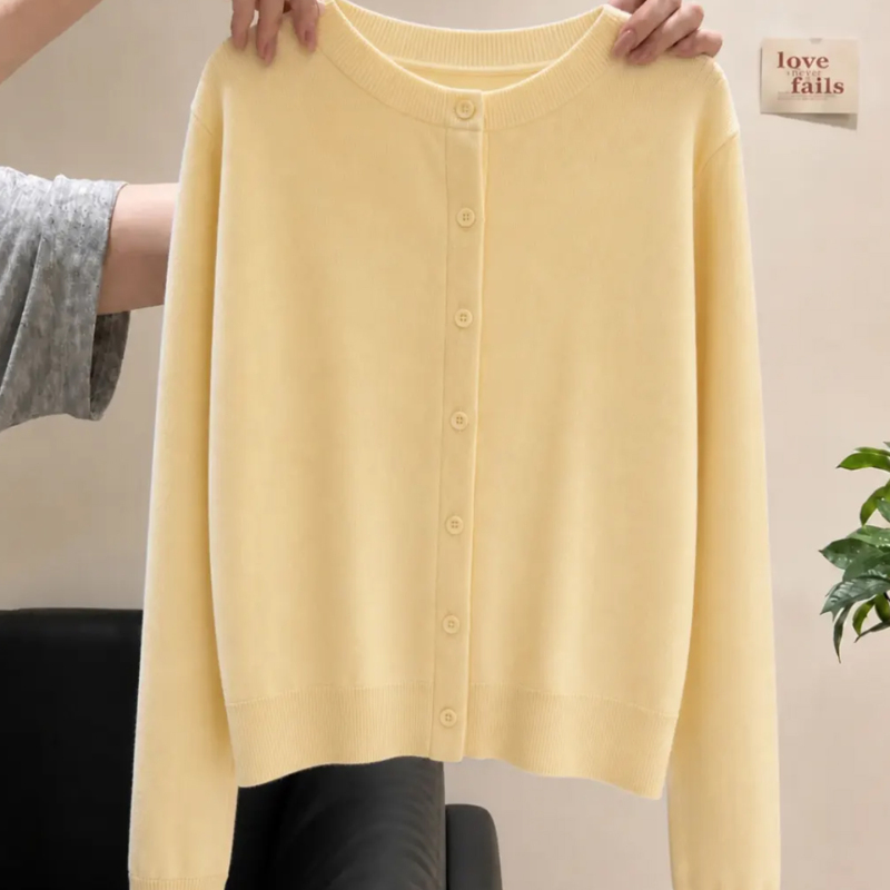 Korean-Style Design Yellow Round-Neck Buttoned Knit Sweater for Women, 2026 Autumn New Fashion, Stylish, Beautiful, Versatile Top