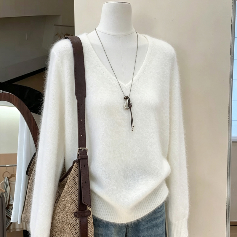 Korean Style Lazy Style V-Neck Pullover White Sweater for Women, New Autumn and Winter White Loose-Fitting High-End Knit Top Korean Style Lazy Style V-Neck Pullover White Sweater for Women, New Autumn and Winter White Loose-Fitting High-End Knit Top