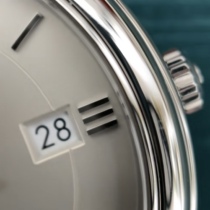 Overseas clearance brand duty-free direct purchase SF express delivery gifts for lovers lovers and boyfriends limited time discounts