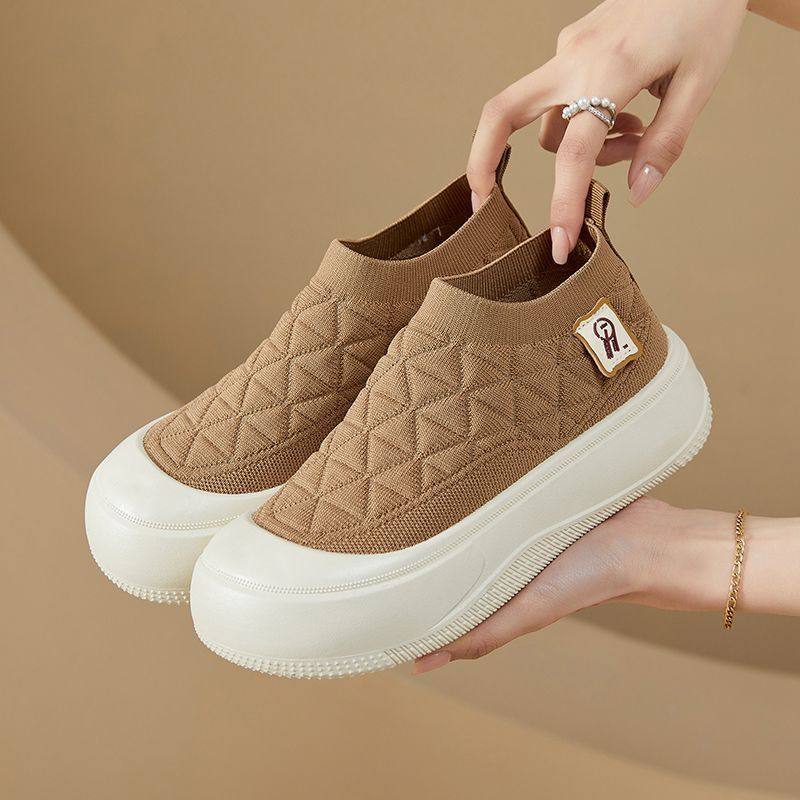Spring and Autumn New Fashion Versatile Women's Slip-On Shoes, Lightweight, Comfortable, Breathable, Soft-Soled Old Beijing Cloth Shoes, Mom Shoes