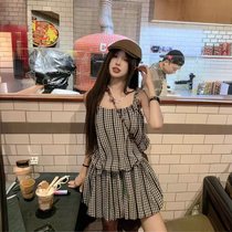 Real shot of playful girl black and white plaid bud dress female summer niche design suspender skirt 66028