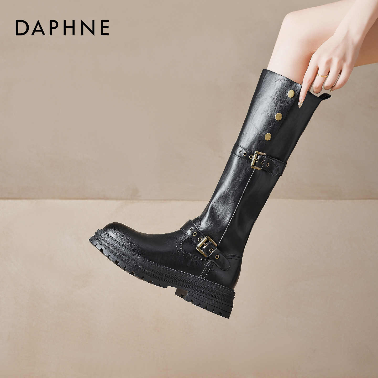 Женские высокие сапоги Daphne черного цвета; новинка 2026 года; весенние тонкие сапоги в стиле ретро; женские рыцарские сапоги с высокой талией на толстой подошве
