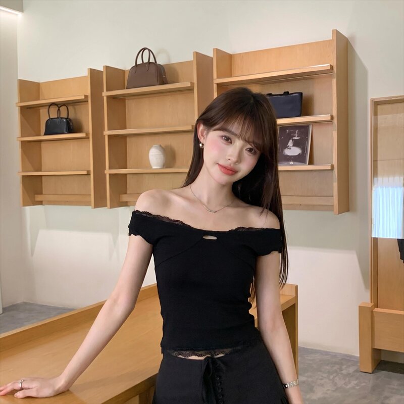 Misty Island White Tea·Pure Desire Lace Patchwork Short Sleeve T-Shirt for Women, Black Slim Fit Slimming Top