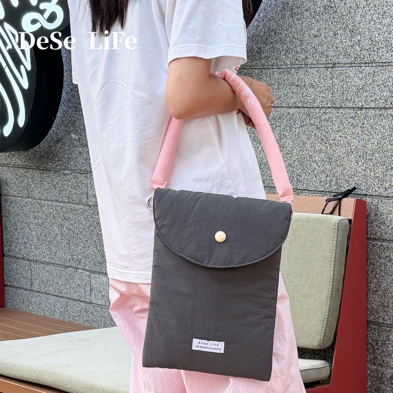 Deselife Gray and Pink Color-Blocking 11inch 14inch Laptop Bag, Water-Resistant, Hand-Held Shoulder Bag, Casual, Niche, for Commuting Deselife Gray and Pink Color-Blocking 11inch 14inch Laptop Bag, Water-Resistant, Hand-Held Shoulder Bag, Casual, Niche, for Commuting
