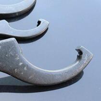 月牙扳手钩形圆螺母扳手侧面孔水表盖钩扳手水表盖勾型扳手热处}