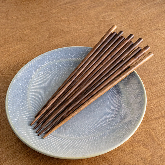 검은 호두 젓가락 가정용 나무 젓가락 단단한 나무 로그 젓가락 한 사람을위한 고품질 고품질 중국 식탁