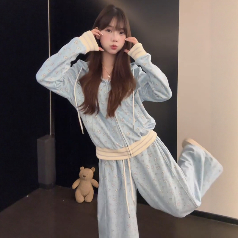 Korean Style High-End Rabbit Sports Suit for Women, Spring and Autumn Lazy Style Student Sweatshirt Jacket and Wide-Leg Pants Two-Piece Set Korean Style High-End Rabbit Sports Suit for Women, Spring and Autumn Lazy Style Student Sweatshirt Jacket and Wide-Leg Pants Two-Piece Set