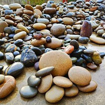 Henan river pebbles natural river beach stones large pebbles stream river pebbles courtyard landscape river pond revetment