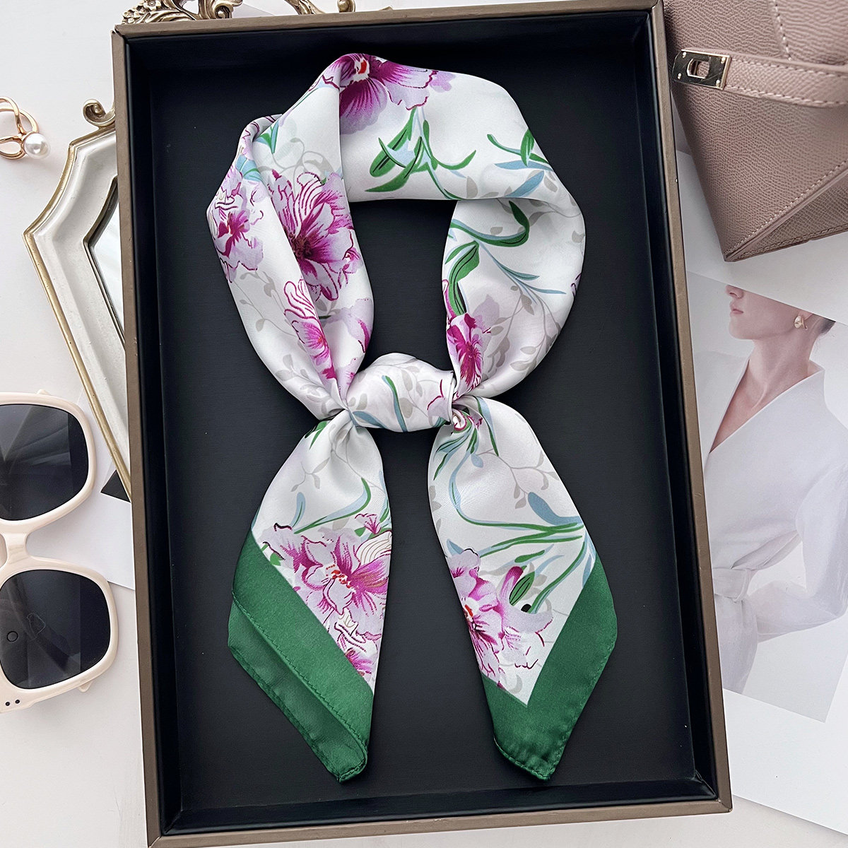 New fashionable and versatile floral print silk scarf, perfect for spring and summer, ideal for office use, air-conditioned rooms, or as a stylish small square scarf paired with a T-shirt.