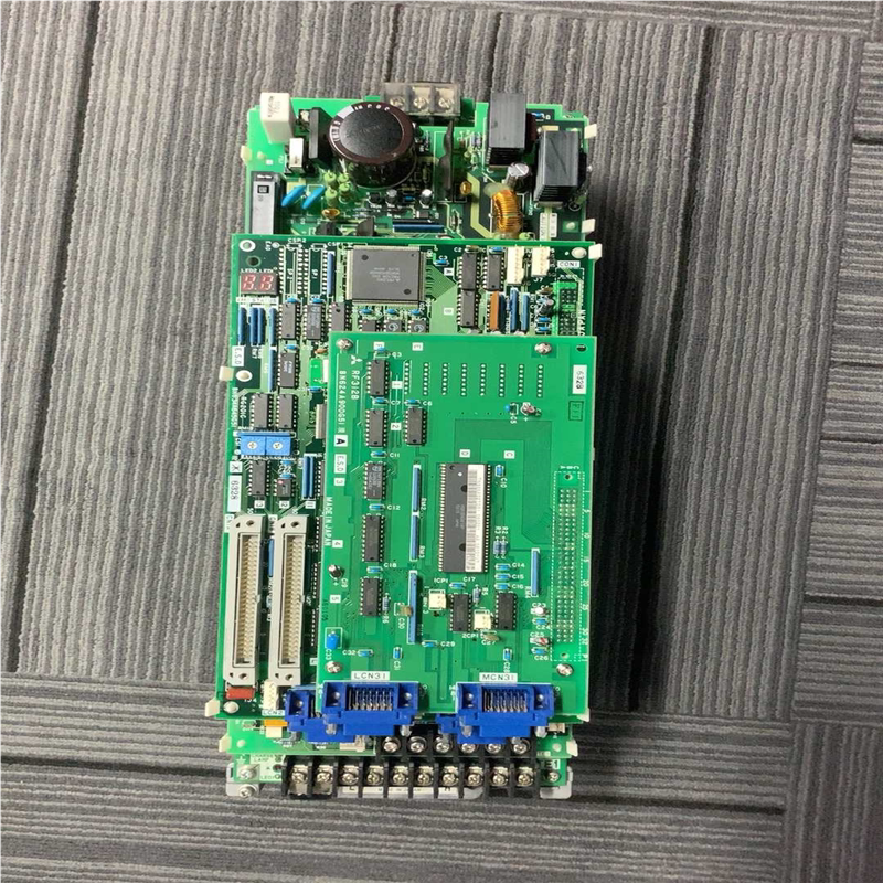 MR-S12-40A-E31 mitsubishi Сервоприводный привод устройство фото в натуре(сфотографирован в реальном виде) тонкость Хорошо【 сделка 】