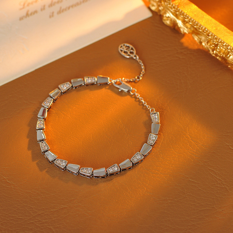 Exquisitely Crafted Snake-Shaped Bracelet, Same Style as Big-Name Brands, Versatile, High-End, Light Luxury, Niche Classic Snake-Pattern Bracelet