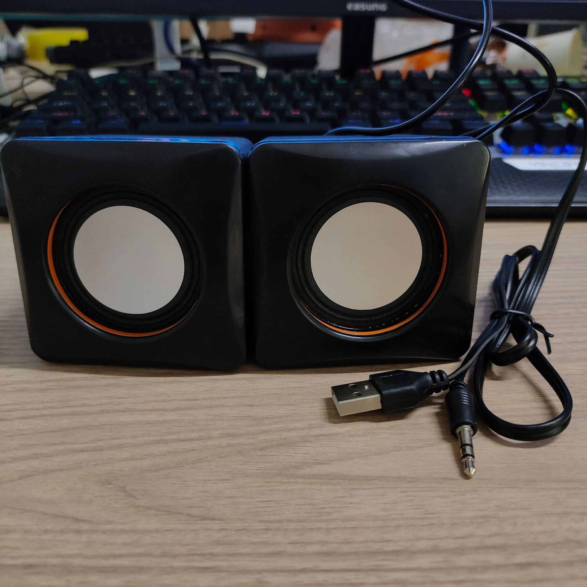 Desktop computer small speaker notebook mini audio desktop portable small speaker USB wired 3.5 interface speaker