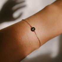 新款圆形26个英文字母手链简约个性二十六字母沙滩手饰