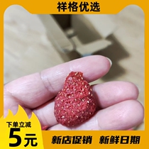 Freeze-dried strawberry crisp office casual snacks ready-to-eat snacks dried strawberries internet celebrity fruits dried fruits and preserved fruits