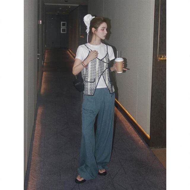 2025 Midsummer Unique, Super Beautiful Tops, High-Quality, Temperament, Light Luxurious, Small Fragrance Style Printed Suspender Vest for Women