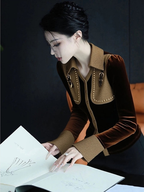 (in Stock) Coffee-Colored Velvet Shirt, Winter Inner Wear, High-End Design, Unique Hepburn-Style French Niche Top