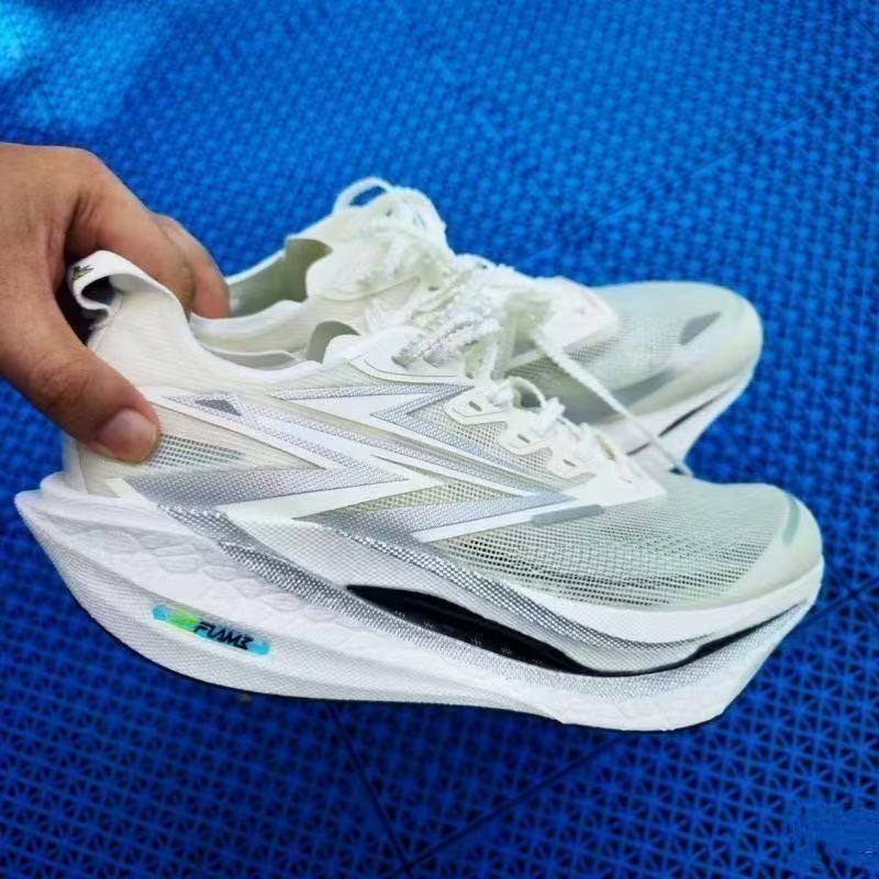 Running 4.5 Full-Length Carbon Plate Rebound Running Shoes for Students, Breathable, Shock-Absorbing, Physical Examination, Ultra-Light Racing Sports Running Shoes Running 4.5 Full-Length Carbon Plate Rebound Running Shoes for Students, Breathable, Shock-Absorbing, Physical Examination, Ultra-Light Racing Sports Running Shoes
