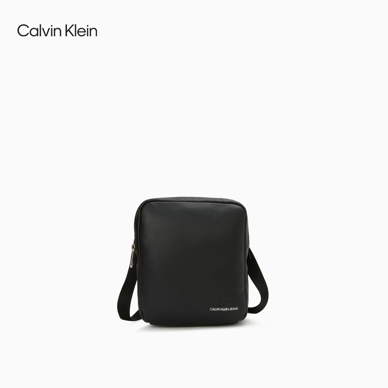 CK Jeans men's simple and fashionable zipper overlapping embossed LOGO adjustable shoulder strap messenger bag HH2773