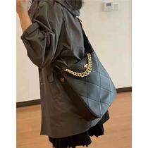 Fashion trend color cowhide diamond single grid adjustable gold buckle hippie shoulder black shoulder bag