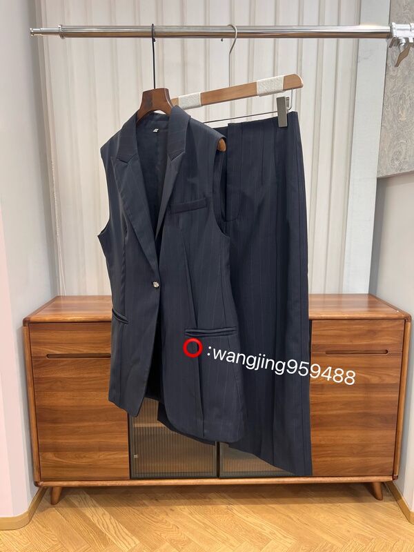 小白菜 (Xiaobai Cai) - Commuting Bargain: Women's Wool Suit Vest Set with Wool Skirt